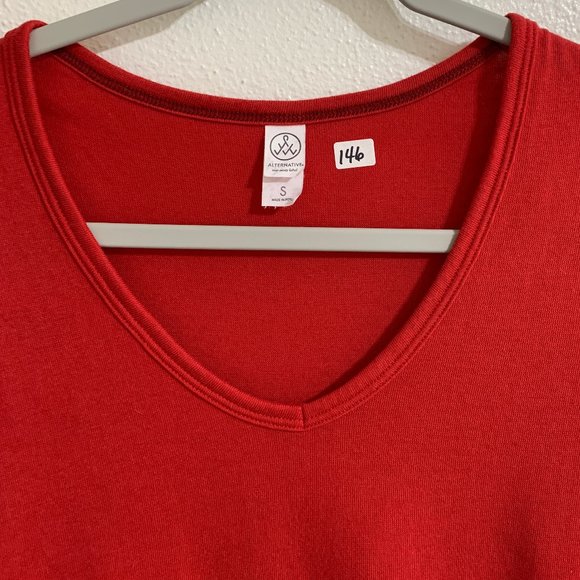(T146) Alternative Women's V-Neck T-Shirt Red Sz Small, Cap Sleeve - Picture 2 of 7